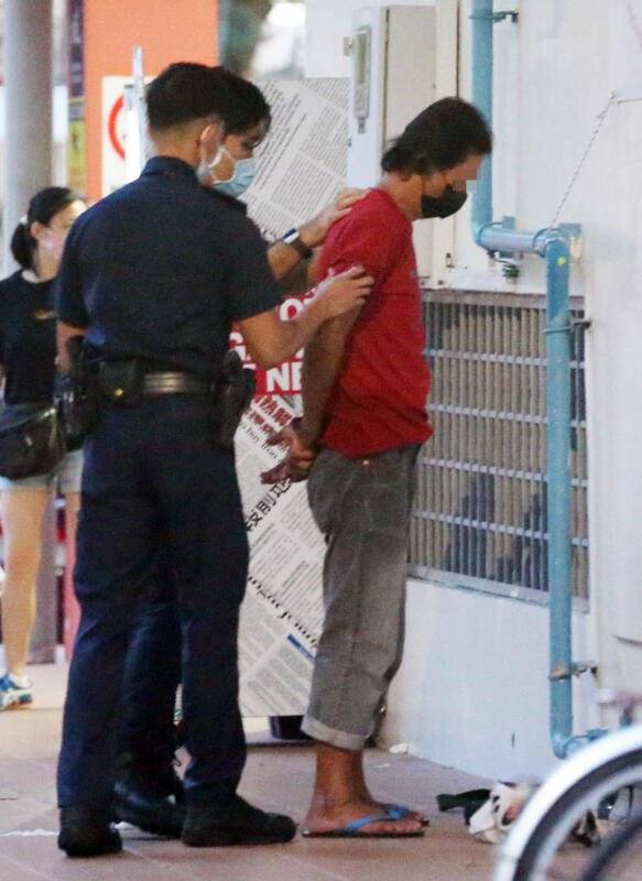 两根牙签掀风波  火爆叔铁罐砸女摊主头