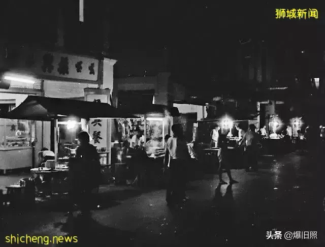 45 張照片,捕捉 1971 年新加坡的街景,來尋找中華文化的痕迹吧