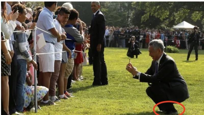 法國女生做這個動作侮辱華人，在新加坡被炮轟！亞洲蹲，一個碾壓歐美的姿勢