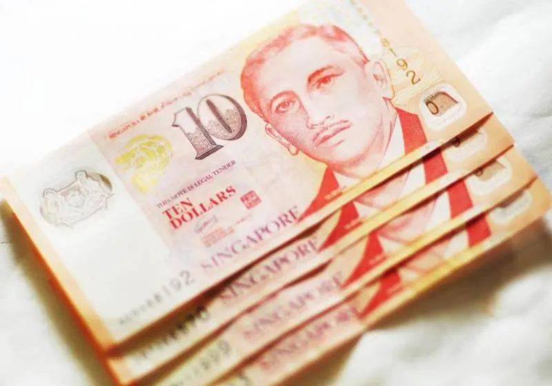 新幣兌人民幣彙率跌至一年最低點！有網友彙款回國卻被凍結，這個雷區不能踩