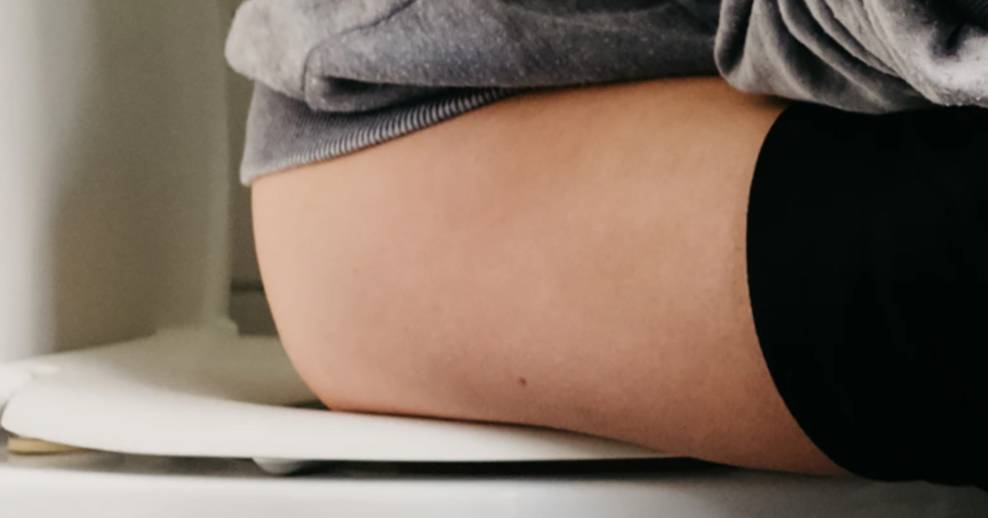 这是飞翔的的感觉!新加坡男子内急驾车时速180冲向卫生间被捕