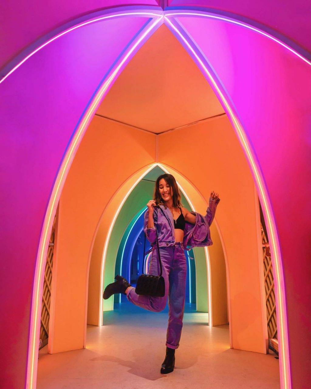 夜貓出遊🔛 10大夜間娛樂活動，開啓嗨皮夜生活！玩轉新加坡密室、保齡球、超夯貨櫃