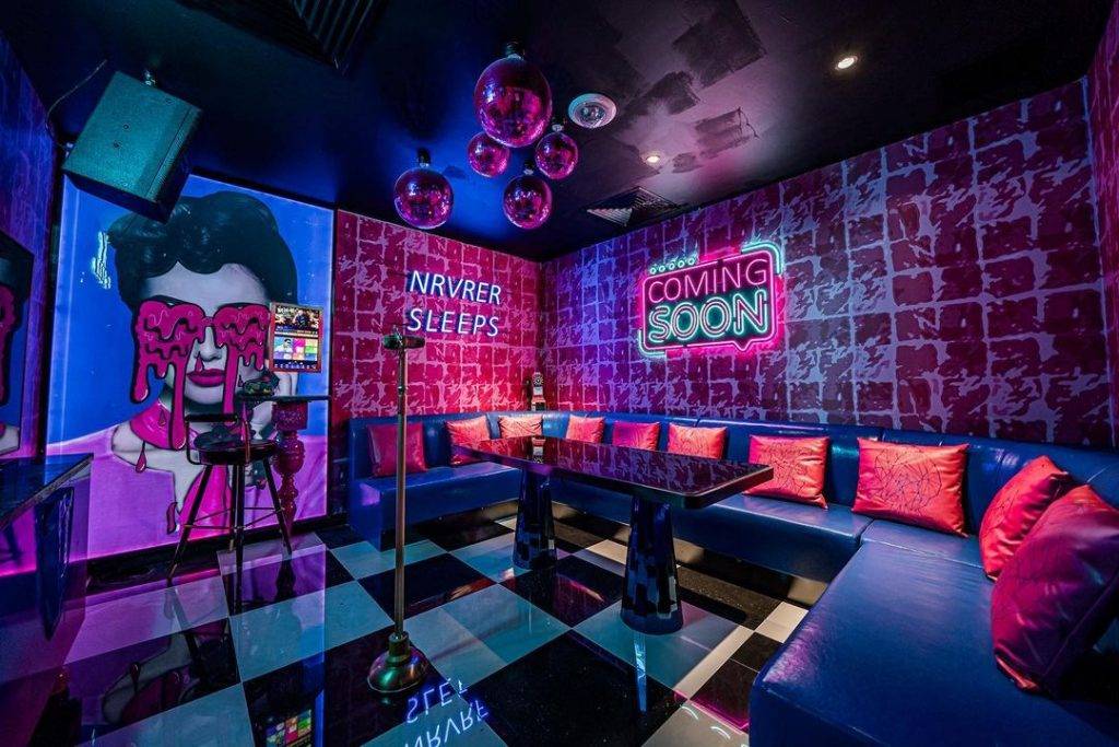 特色主題K歌房🎙️新加坡三家分店的“K.STAR”卡拉OK💥人均消費不到S$4!聽歌+美食嗨皮一整天