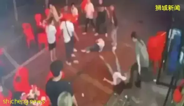 “唐山打人事件”出國了？！新加坡：還能發生這樣的事