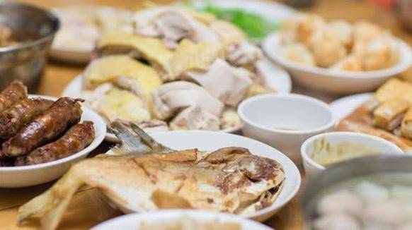 新加坡人不喜欢在家做饭，租房子也规定不能做饭，要到哪里吃饭