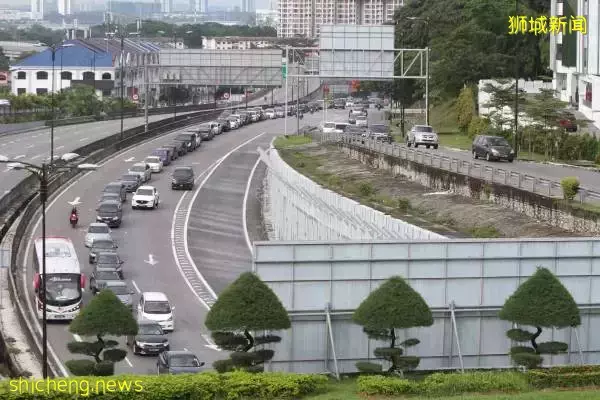◤新国7月起禁持工作证者使用外国注册车◢搬回新山居住 每天往返两地 越堤族:只是回到原点