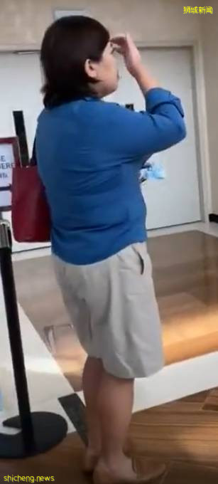 新加坡这个妇女拒绝戴口罩，还威胁志愿者 “你在骚扰我吗？”