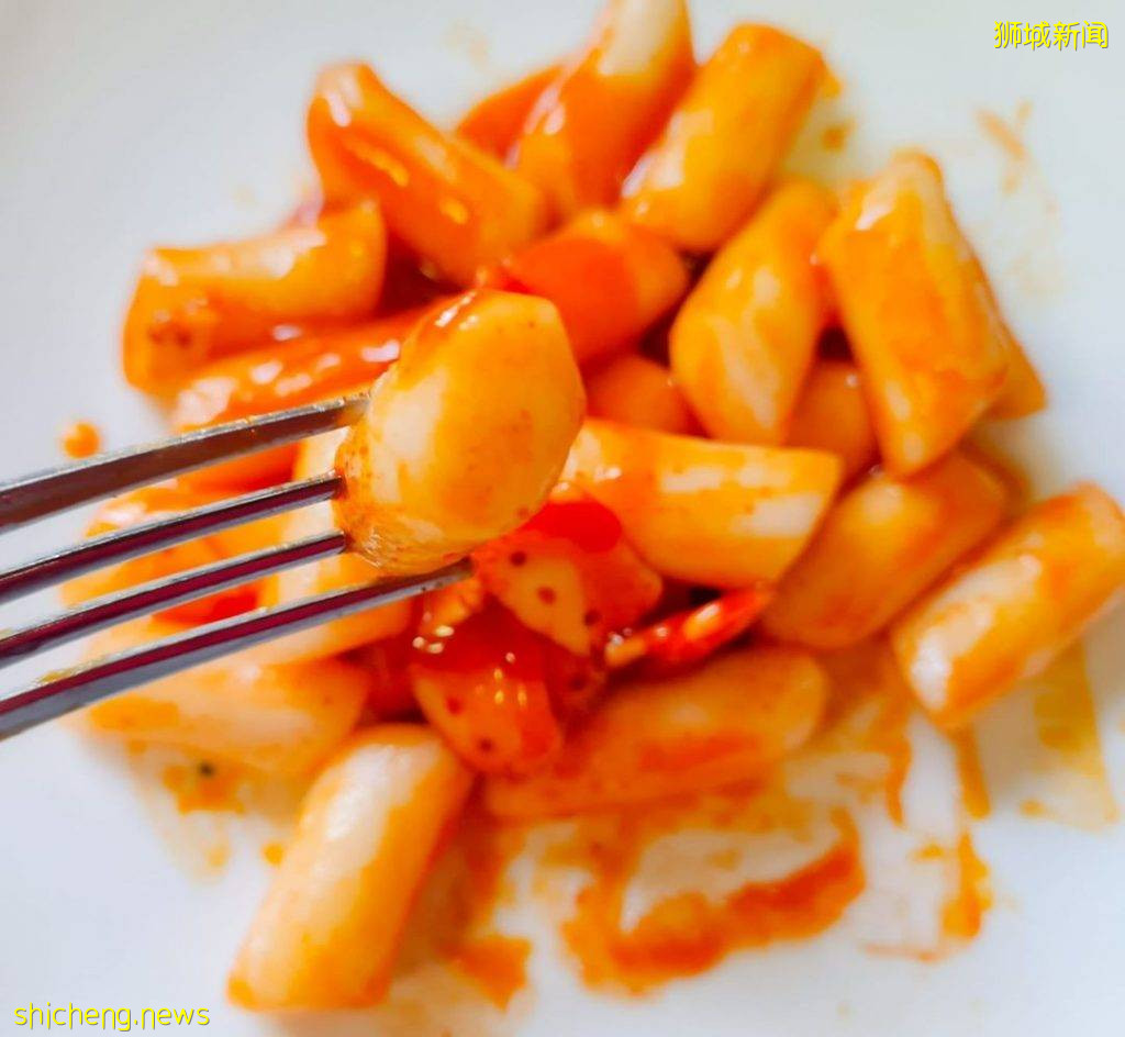 7 Eleven“Hello Kitty辣年糕”✨凱蒂貓魚餅、芝士/辣味可選🔥每盒$3.90、全島已上架🎉