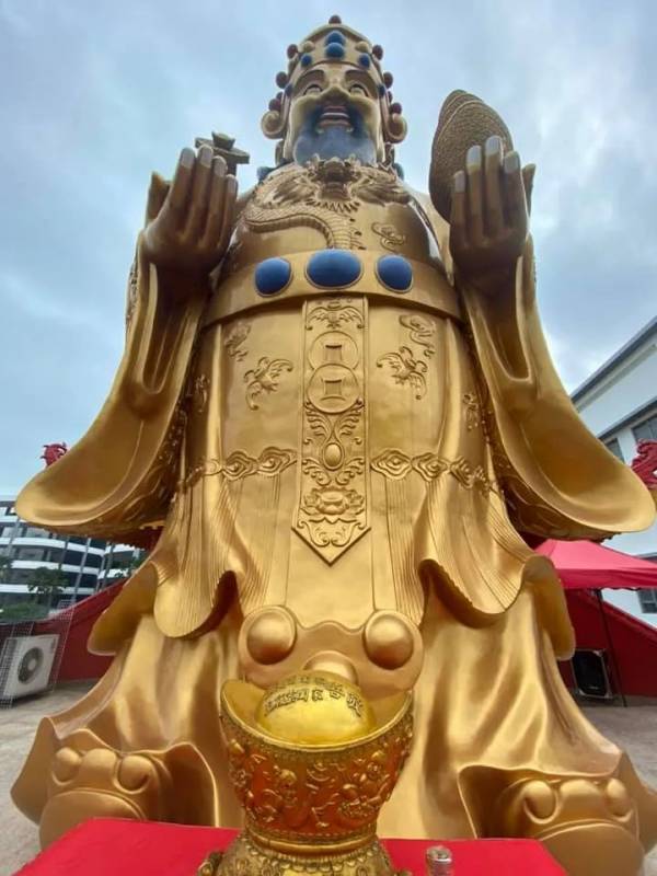 昨晚,新加坡三巴旺財神廟發生了大火,慘不忍睹