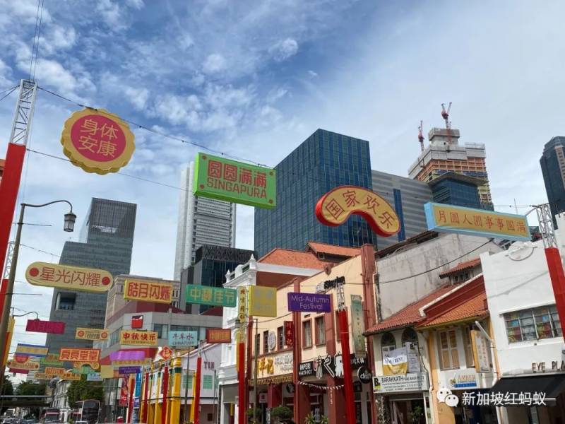 牛车水中秋节灯饰初亮相 “国家欢乐”让人眼前一亮