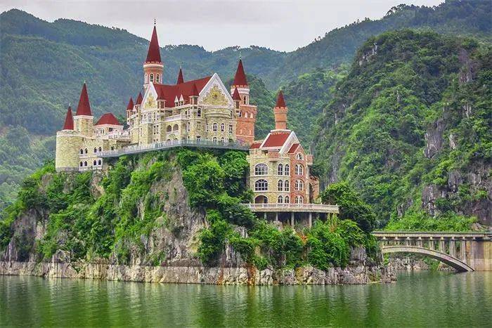 中國年度十大最醜建築，“山寨版”新加坡金沙酒店在列