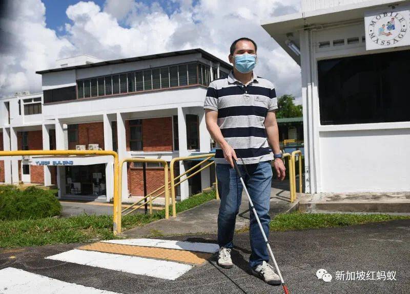 暖心！　獅城地鐵承包商安排客工天天助視障人士安全出行