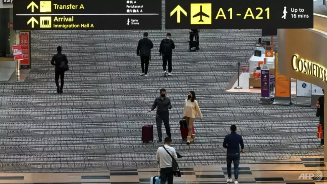 多图实拍!新加坡全岛人一起出门:乌节路、星耀樟宜、滨海湾爆满!奥密克戎确诊448例