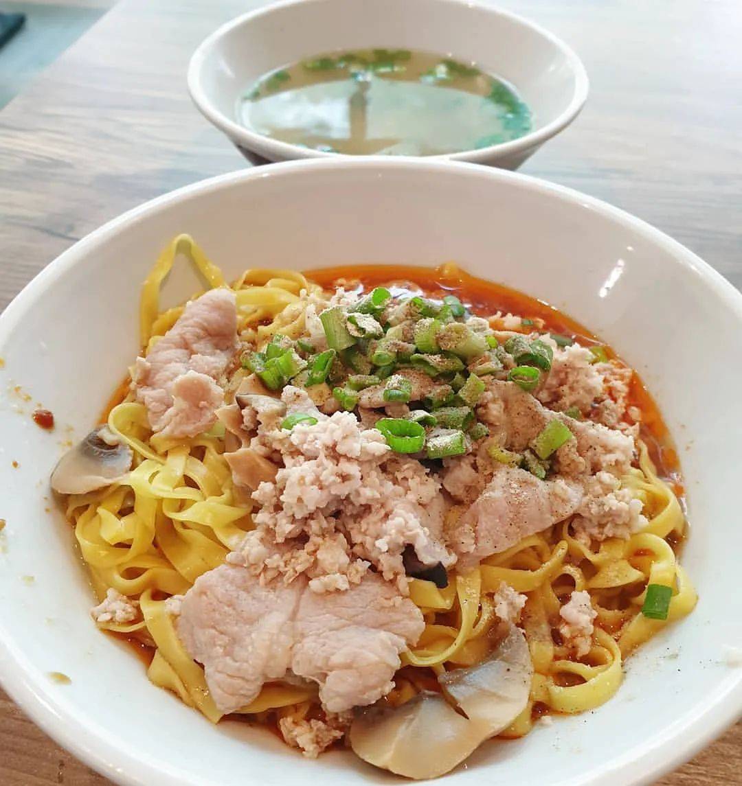 面食系列 最平價的新加坡米其林級別小販食物,肉脞面來一碗不