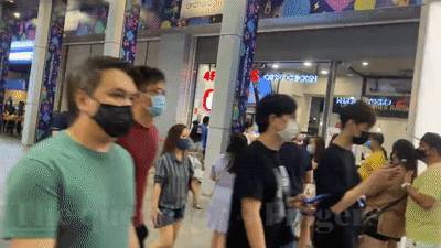 年底了 挤！爆！了