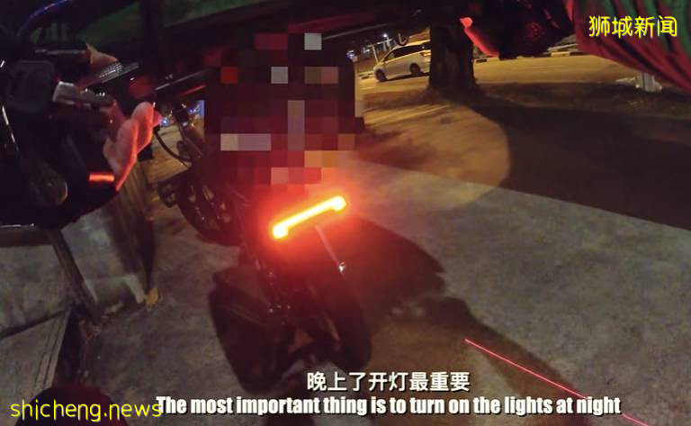 因爲疫情，他從新加坡知名銀行辭職，送起了外賣，日入200新幣