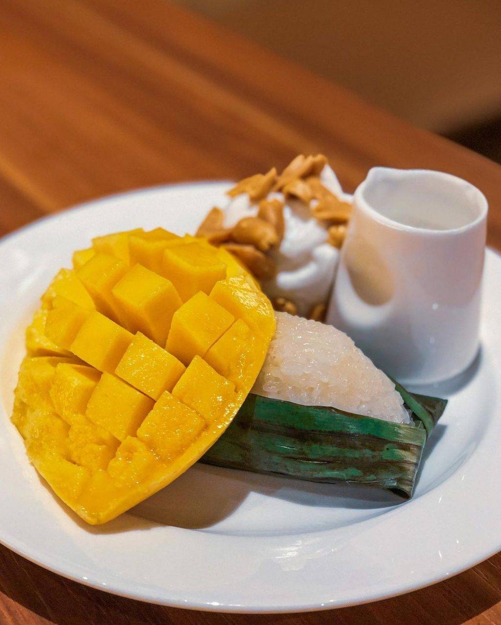 Kin Kao Young一秒置身泰國街頭🇹🇭網友力薦“泰式豬腳飯”軟糯可口、人間美味不過如此💯