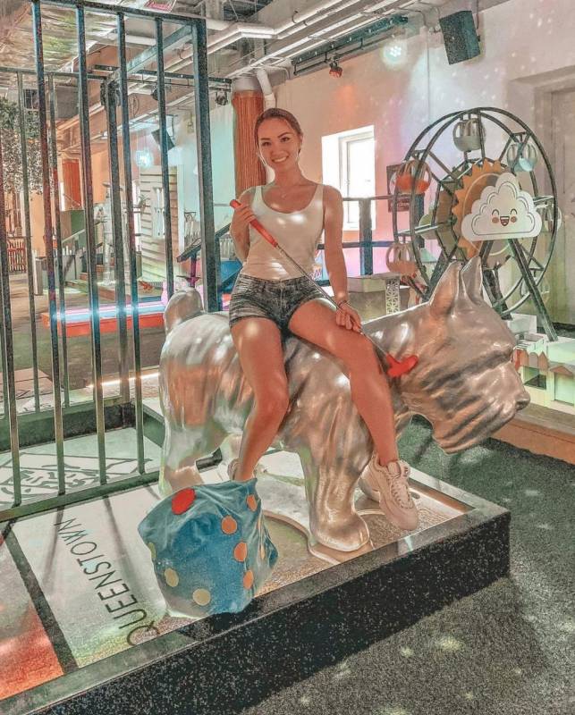 新加坡花式玩法⛳️Holey Moley 逼格爆棚的迷你高尔夫球酒吧!球场、酒吧、餐厅合为一体