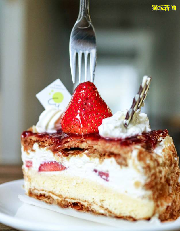 讓獅城壓抑的生活中,添上草莓的的色彩