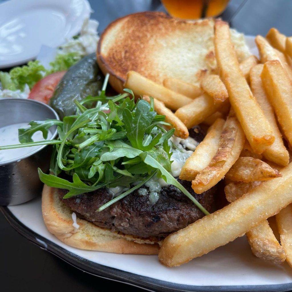 卡路裏炸彈💣 Black Tap高顔值彩色奶昔🌈 喝爆這份甜蜜負擔！重量級甜點+大分量餐點🤤