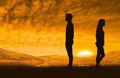 令人發指！新加坡這個婦女竟猥亵親生女兒的男同學