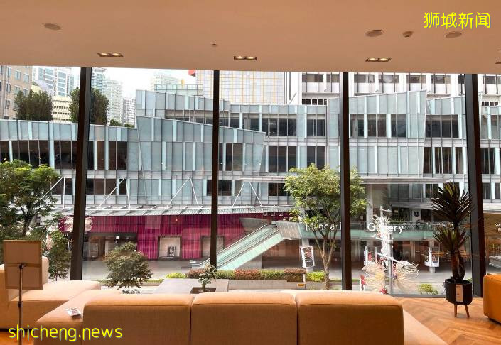 大排長龍！新加坡最大電器店今天開業，免費美甲、兒童工藝坊、烘焙活動