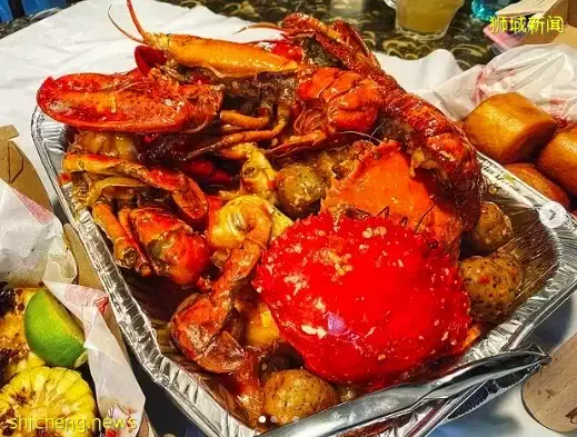 食在獅城 炎炎夏日！當然是冰啤酒和海鮮最配啦！ 坡島手抓海鮮專賣店推薦來咯