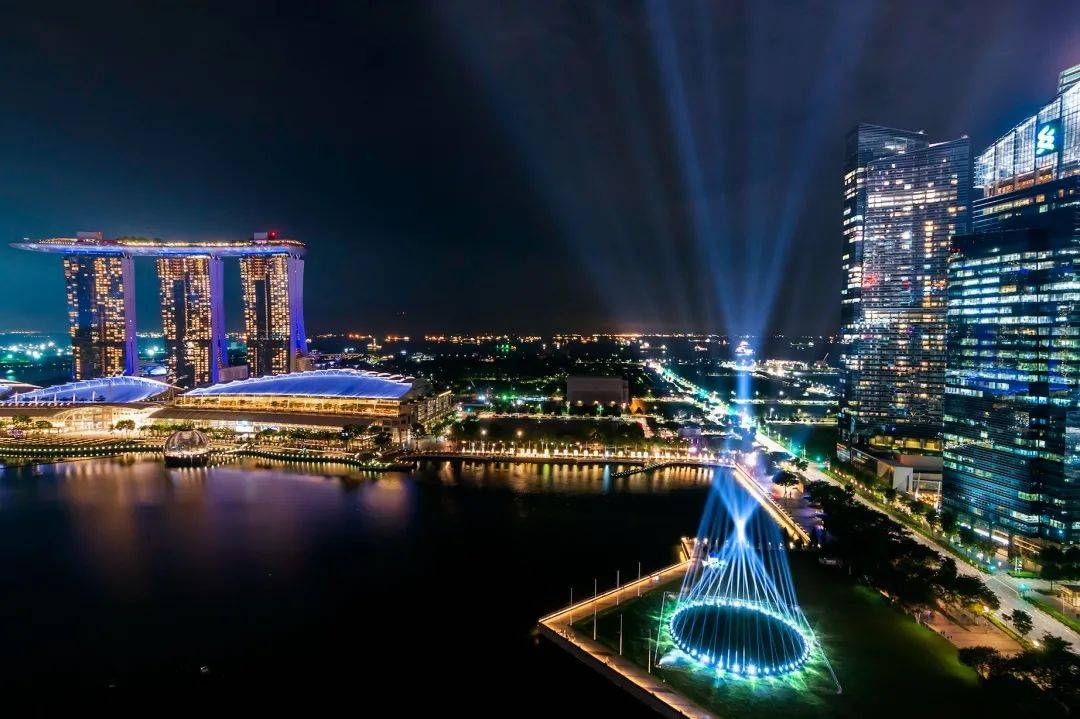 【周末去哪玩】聖誕仙境，植物園世界之樹，聖淘沙海灘HelloKitty，閃耀星光燈光秀，等等等等