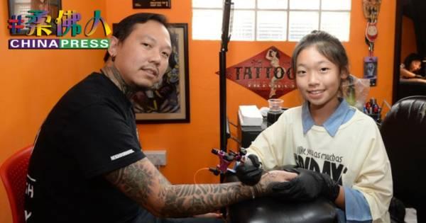 12岁女文身师 12人敢敢找她动针
