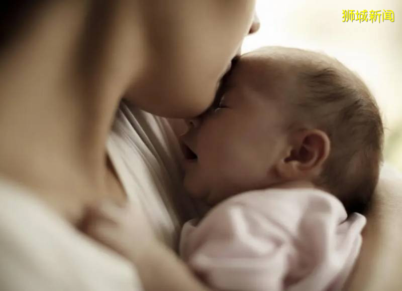 新加坡垃圾桶裏驚現棄嬰，現場照片曝光！網友：我可以收養嗎