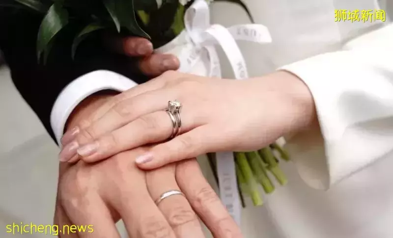 林俊杰哥哥娶妻 大嫂手中“鸽子蛋”抢眼