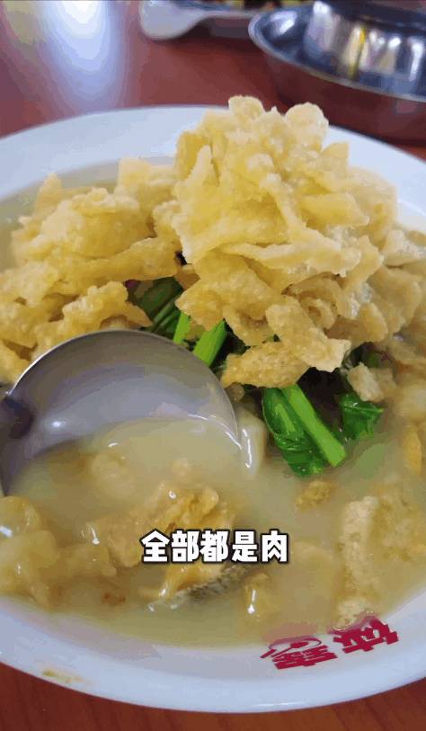 人均$15吃滿滿一桌!組屋樓下魚頭爐,湯底熬制5小時,太鮮了