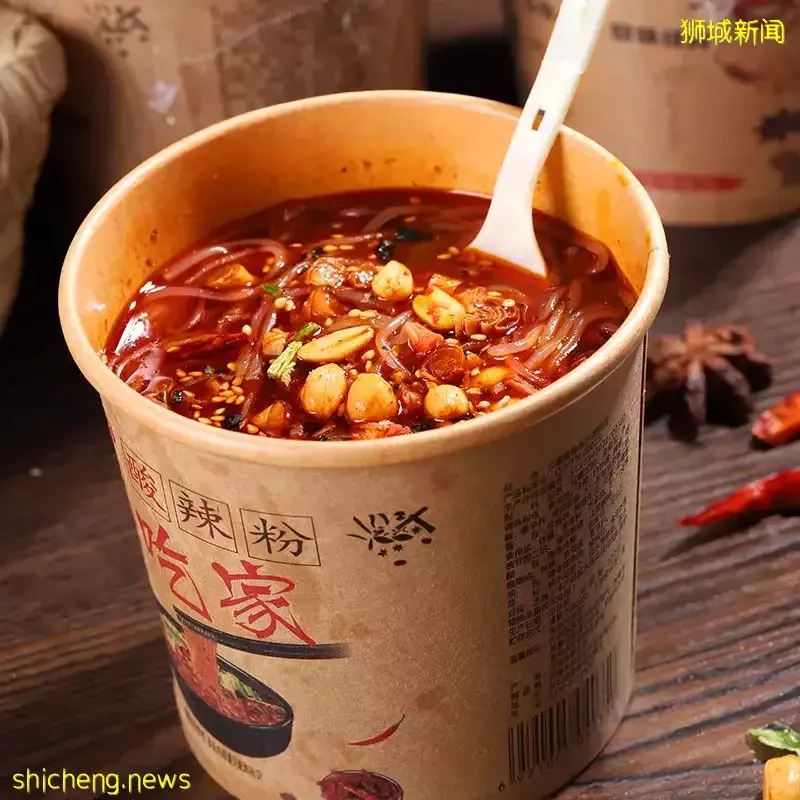 新加坡鸡肉鱼肉价格飙涨!他们排起长长长队,只为吃上这一口饭