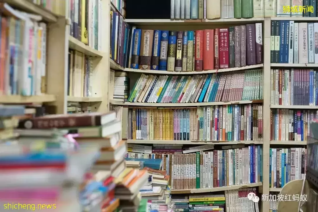 【世界讀書日】新加坡這家“書山書海”的店藏著一位最懂書的老板