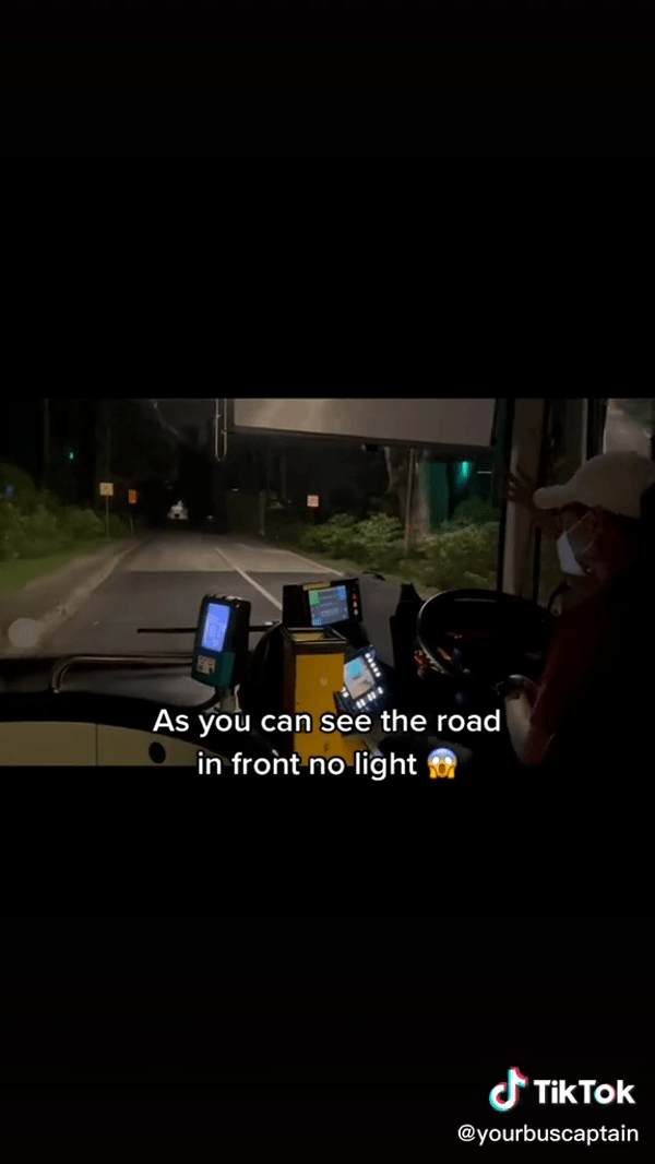 挑战末班车?975号林厝港路线巴士路线,带你进入“军营”和“华人坟场”😱