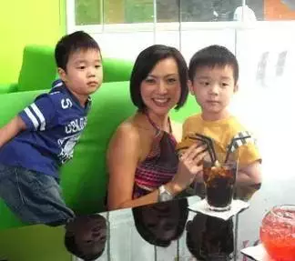 九十年代新加坡電視劇中美女如雲,如今她們境遇如何