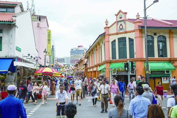 爲什麽新加坡這個日子會有大量群衆去“紋身”