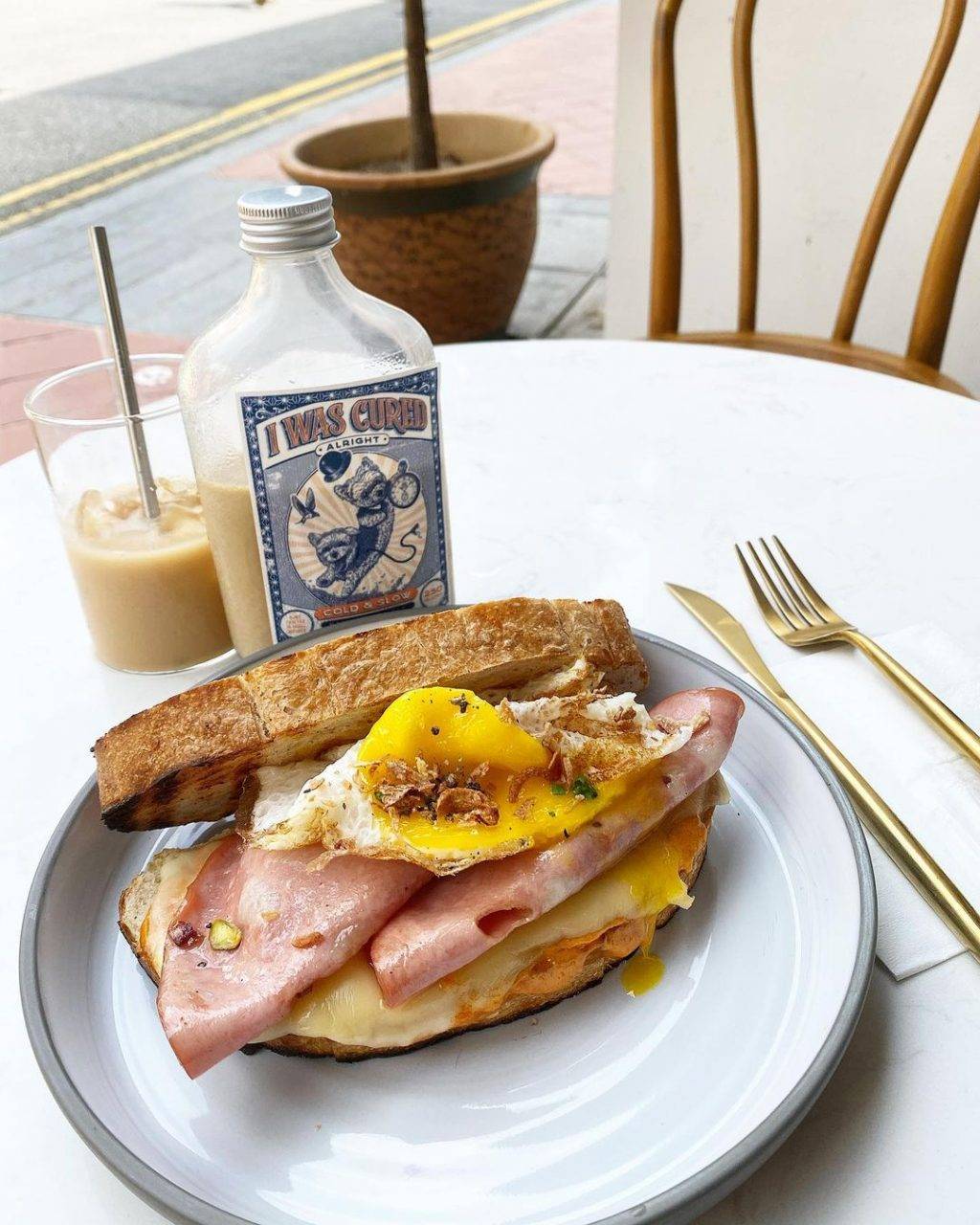 就在安祥山‼无招牌宝蓝色咖啡小店Maxi Coffee Bar☕浓郁好味道,喝了以后念念不忘💘