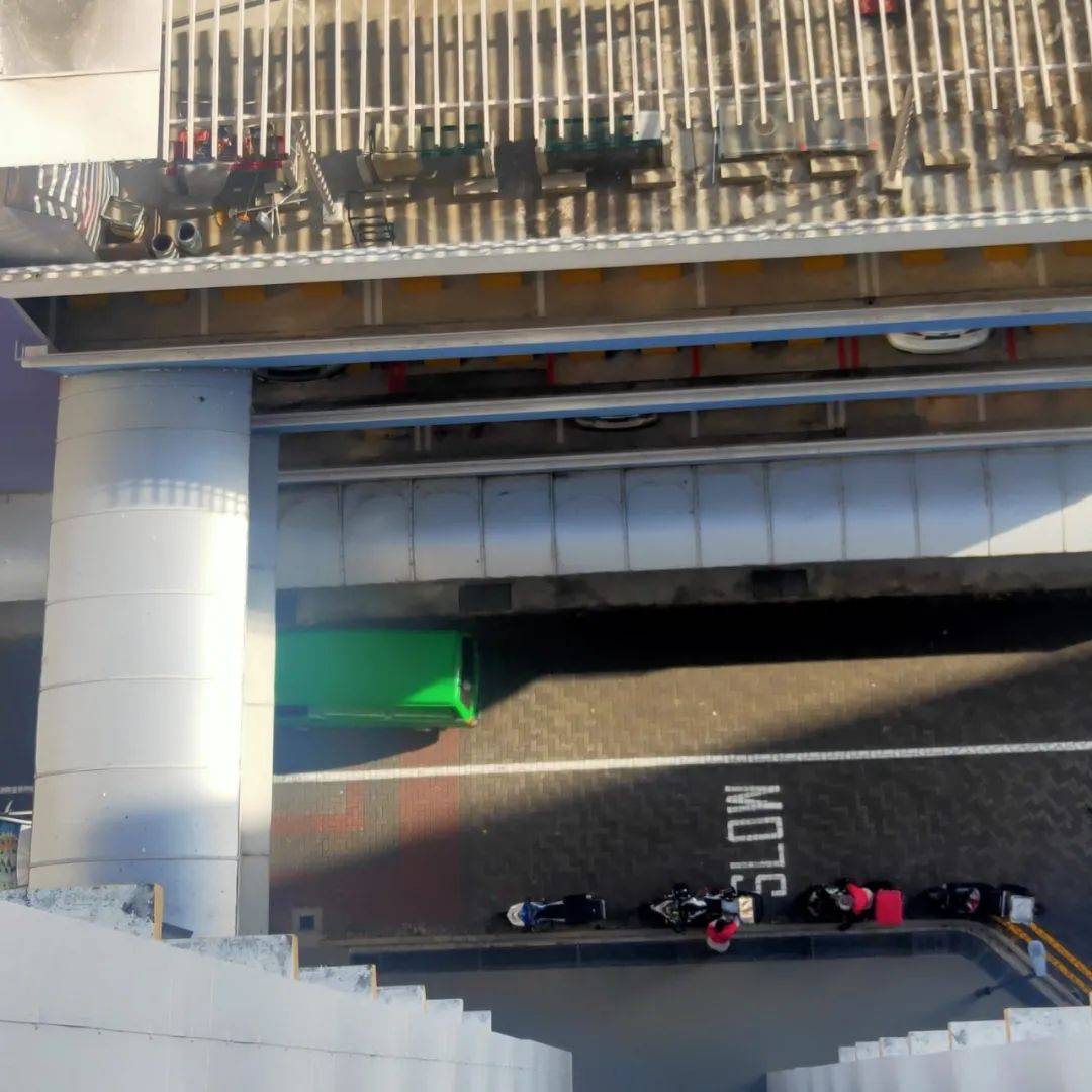 新加坡討債又出新招，同時點幾個外賣到家門口，讓你付錢