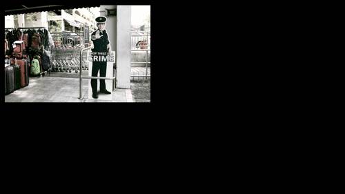 新加坡天天站超市門口的最帥警察，升官當局長了