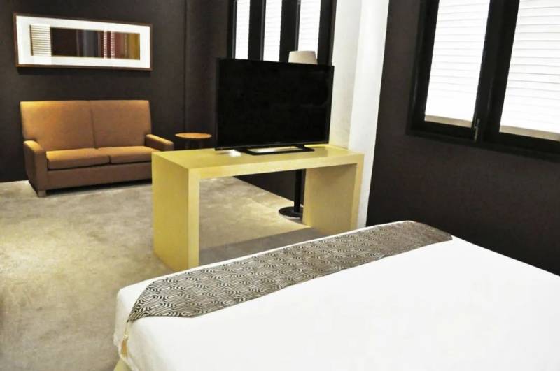 新加坡这家酒店大清仓!家具、灯饰、威士忌酒杯...都拿出来卖了