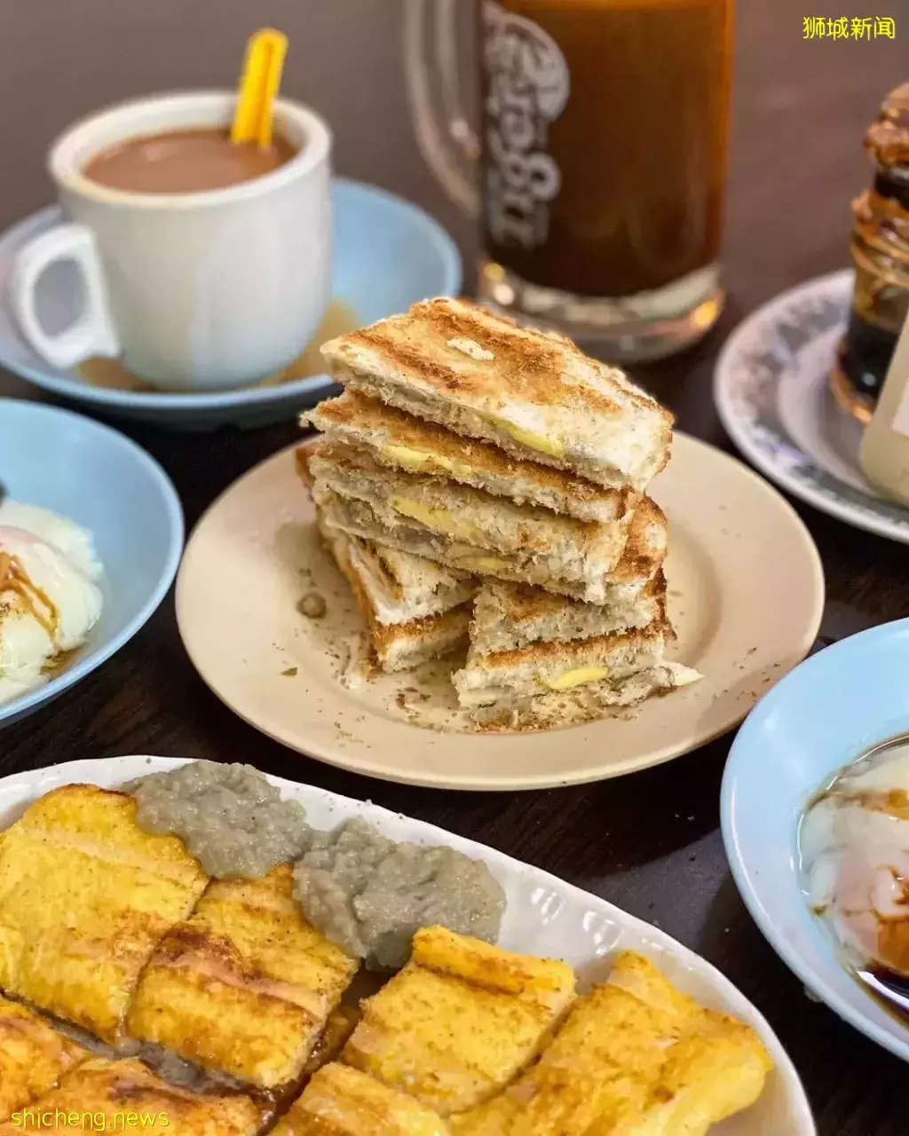 每天叫醒我的不是梦想 · 而是吃早餐! 盘点新加坡10家人气爆棚的咖椰吐司铺 · 香醇口感+爆浆牛油 · 确定不来一口吗