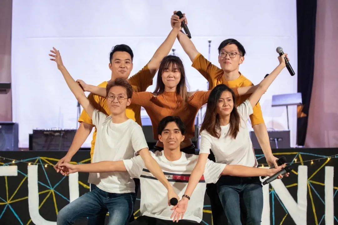 15岁的他,独自踏上了前往新加坡的求学之路