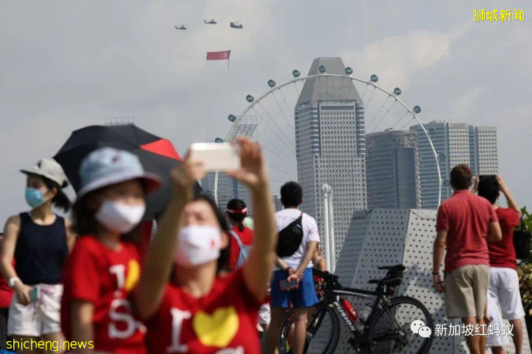 美國學者：新加坡人愛抱怨愛埋怨政府，但也罵出很多成就