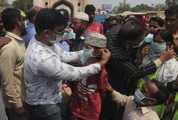 印度疫情幾近失控!中國2000台制氧機已到、新加坡醫療物資已到、美國呢