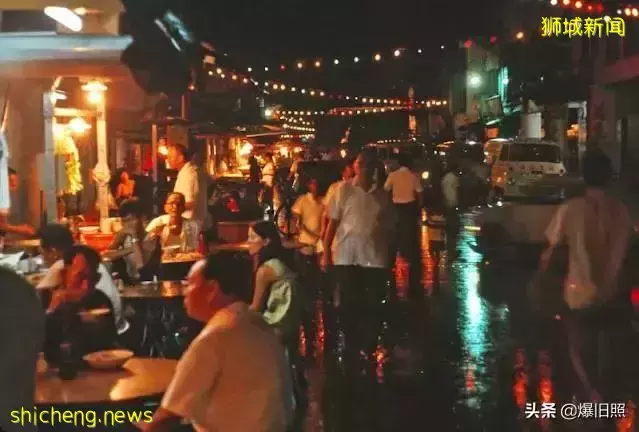 45 張照片,捕捉 1971 年新加坡的街景,來尋找中華文化的痕迹吧