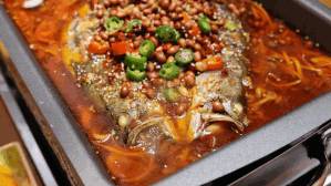 買一送一的烤魚和啤酒，拿來吧你