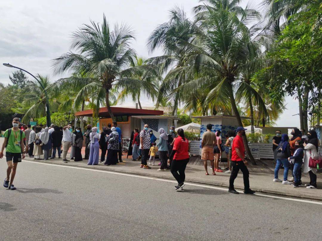 年底了 挤！爆！了