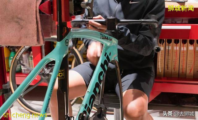 新尾气排放标准欲取代燃油车时,新加坡正迈向“大二八”时代