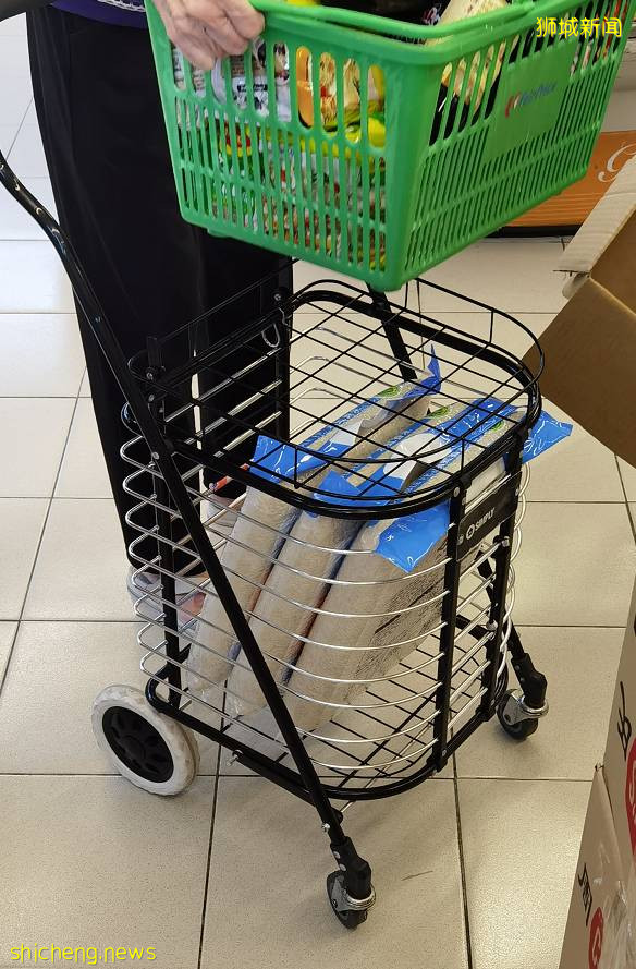 新加坡部分超市又被瘋搶！部長發聲讓穩住